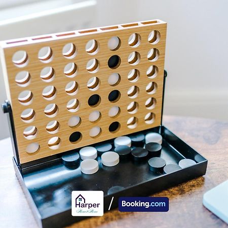 4 Bedroom By Harperletting Short Lets & Serviced Accommodation Chester With Detached Games Room Drive Long Or Short Stays Christleton Exteriér fotografie