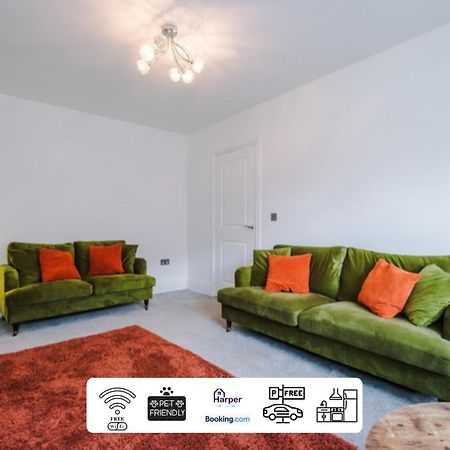 4 Bedroom By Harperletting Short Lets & Serviced Accommodation Chester With Detached Games Room Drive Long Or Short Stays Christleton Exteriér fotografie